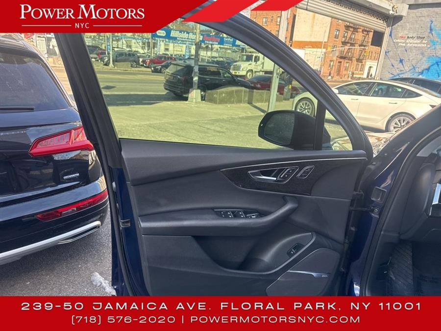 2020 Audi Q7 55 Premium Plus photo