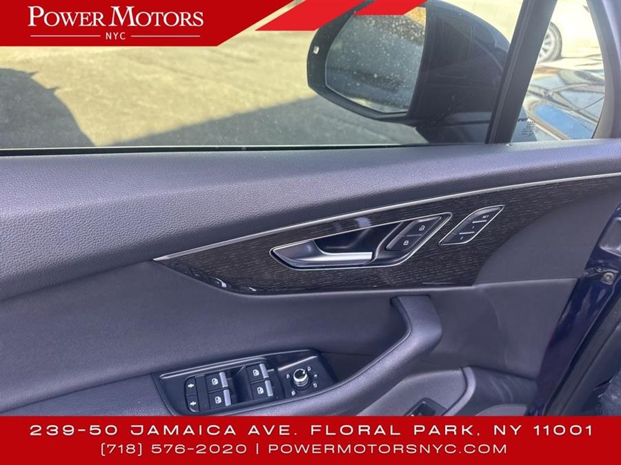 2020 Audi Q7 55 Premium Plus photo