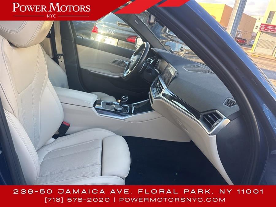 2022 BMW 3-Series 330i xDrive photo