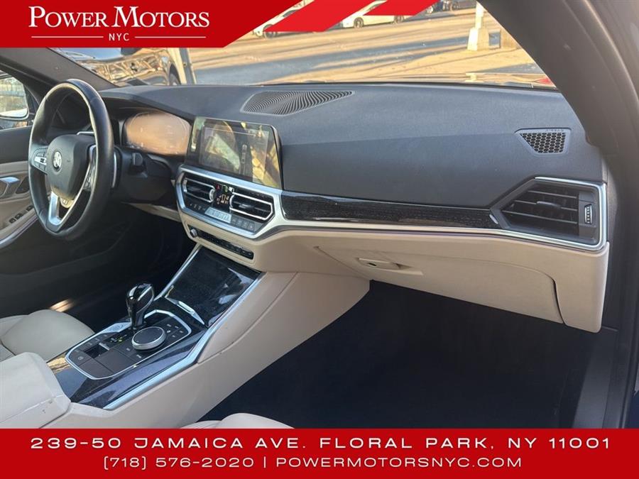 2022 BMW 3-Series 330i xDrive photo