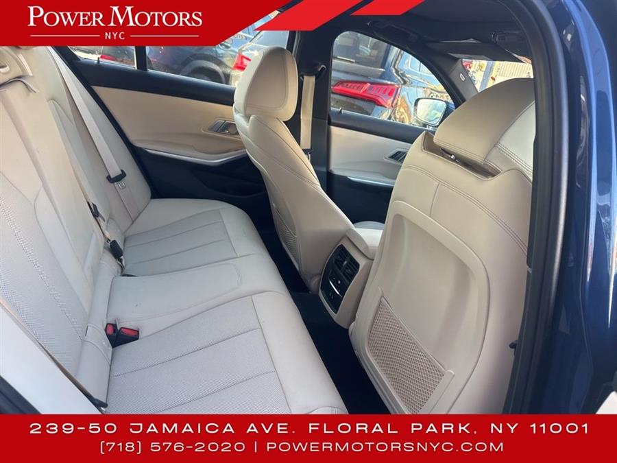 2022 BMW 3-Series 330i xDrive photo