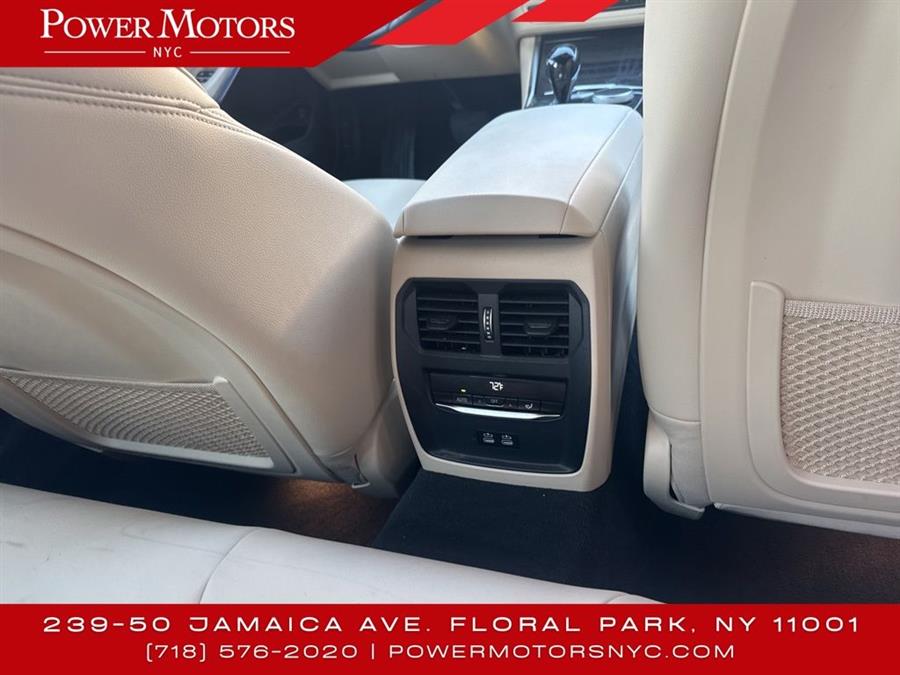 2022 BMW 3-Series 330i xDrive photo