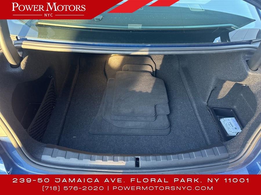 2022 BMW 3-Series 330i xDrive photo