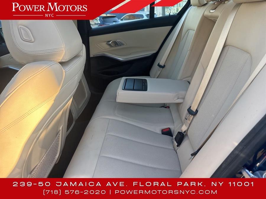 2022 BMW 3-Series 330i xDrive photo