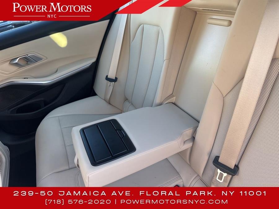 2022 BMW 3-Series 330i xDrive photo