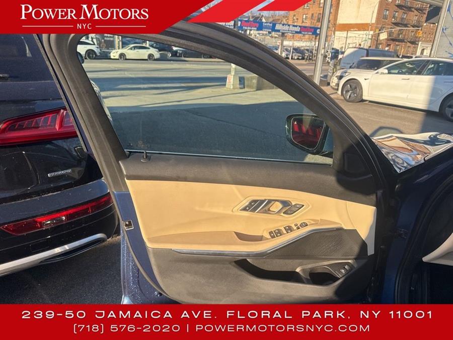 2022 BMW 3-Series 330i xDrive photo