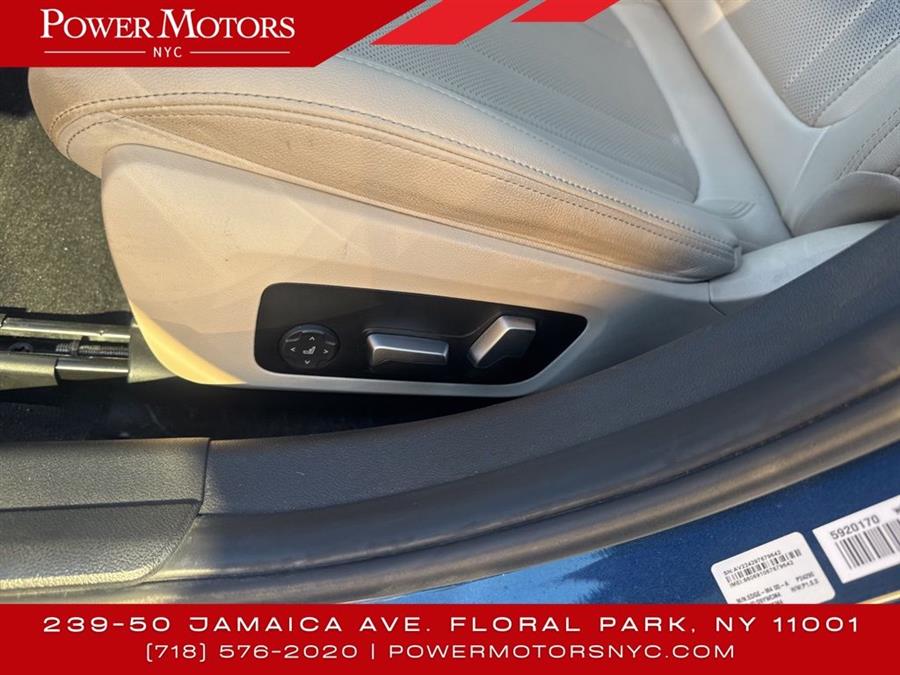 2022 BMW 3-Series 330i xDrive photo