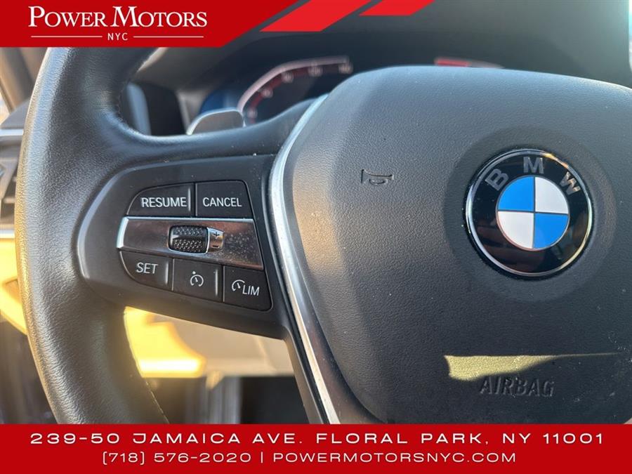 2022 BMW 3-Series 330i xDrive photo