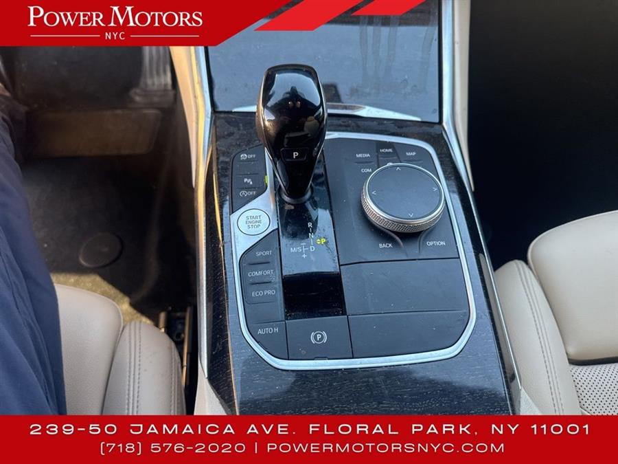 2022 BMW 3-Series 330i xDrive photo