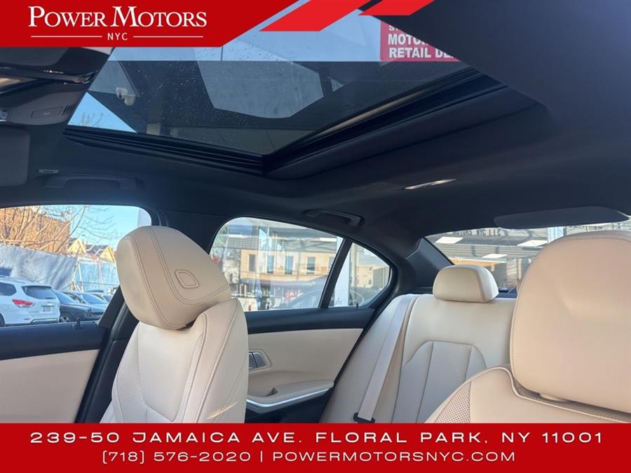 2022 BMW 3-Series 330i xDrive photo