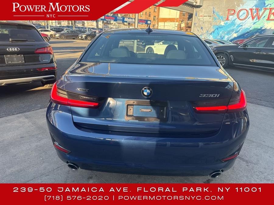 2022 BMW 3-Series 330i xDrive photo