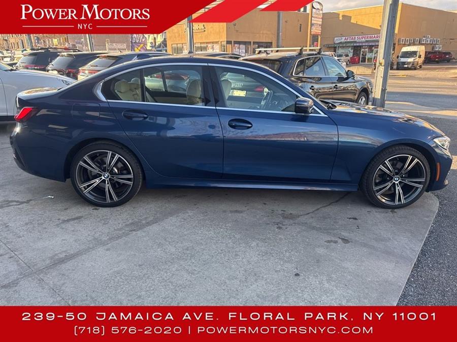 2022 BMW 3-Series 330i xDrive photo