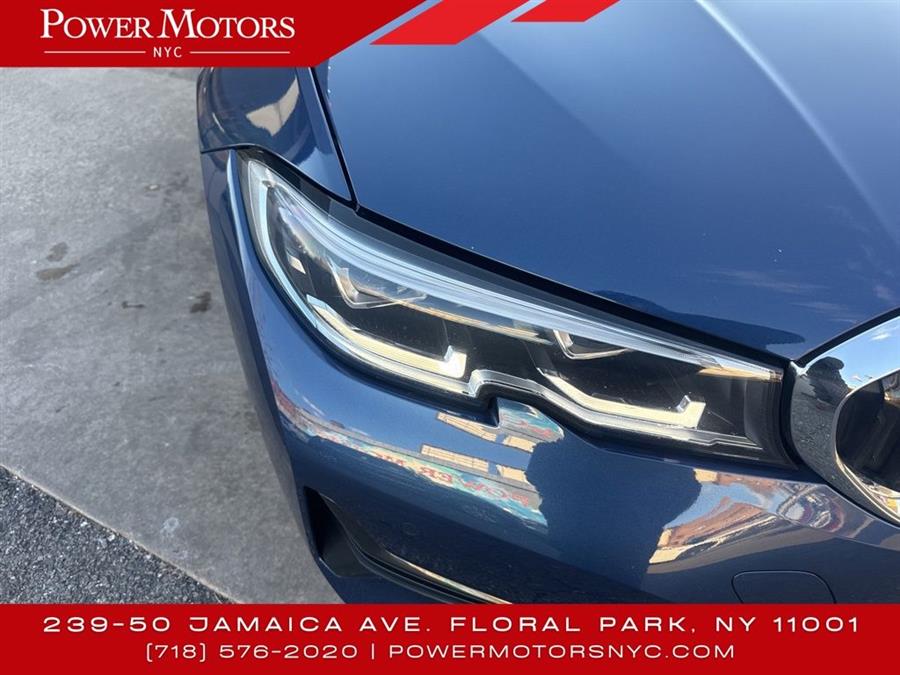 2022 BMW 3-Series 330i xDrive photo
