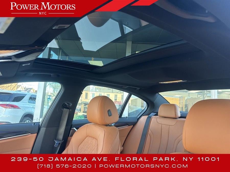 2022 BMW 5-Series 530i xDrive photo