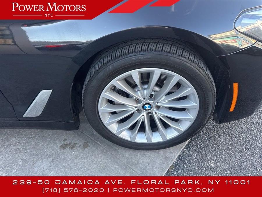 2022 BMW 5-Series 530i xDrive photo