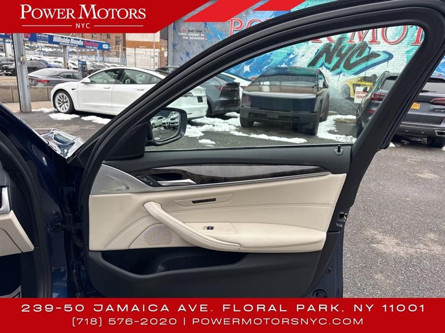 2021 BMW 5-Series 530i photo