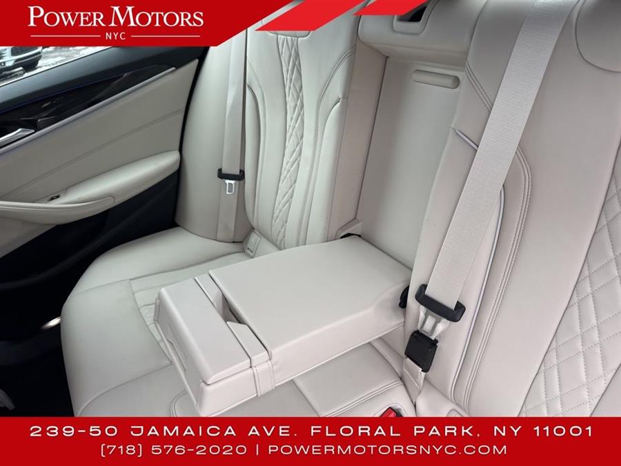 2021 BMW 5-Series 530i photo