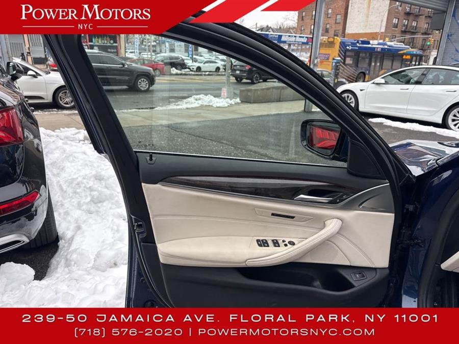 2021 BMW 5-Series 530i photo