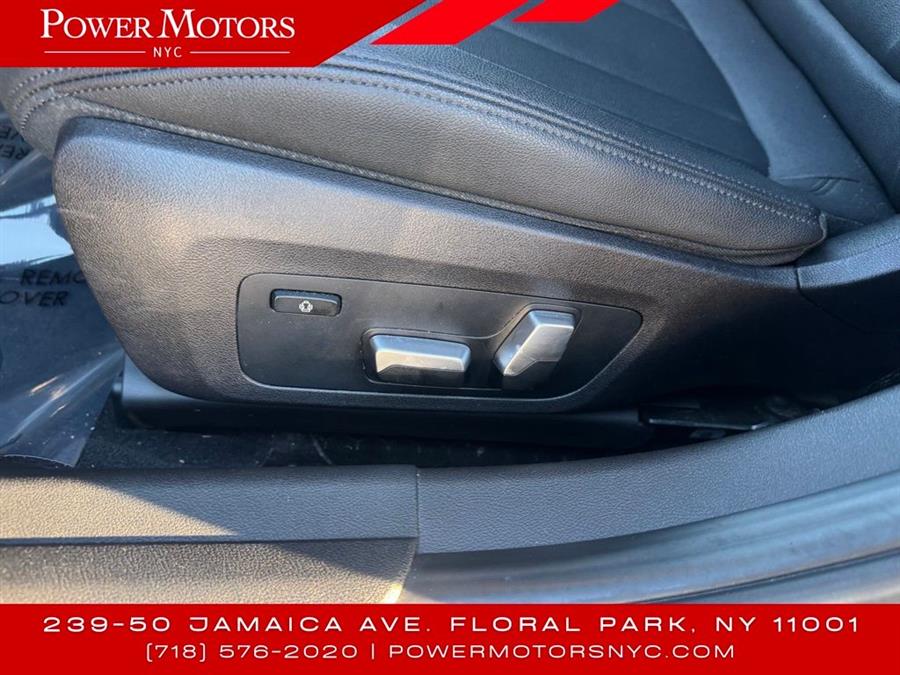 2020 BMW 3-Series 330i xDrive photo