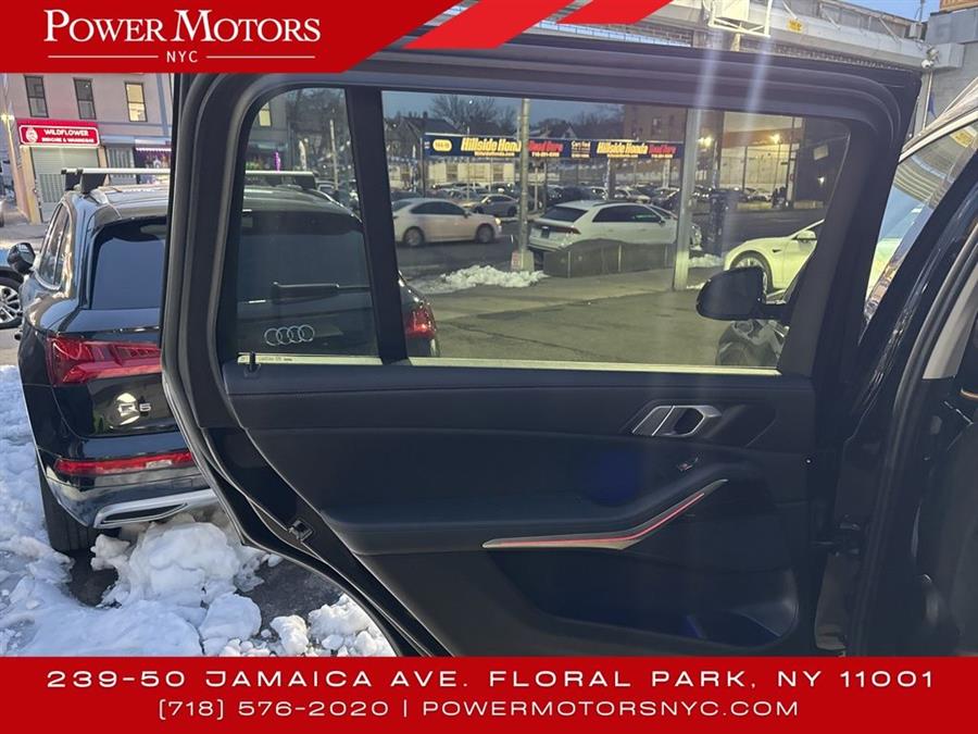 2020 BMW X7 xDrive40i photo