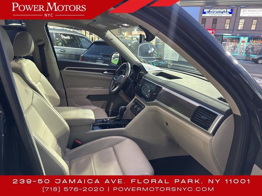 2022 Volkswagen Atlas 3.6L V6 SE w/Technology photo
