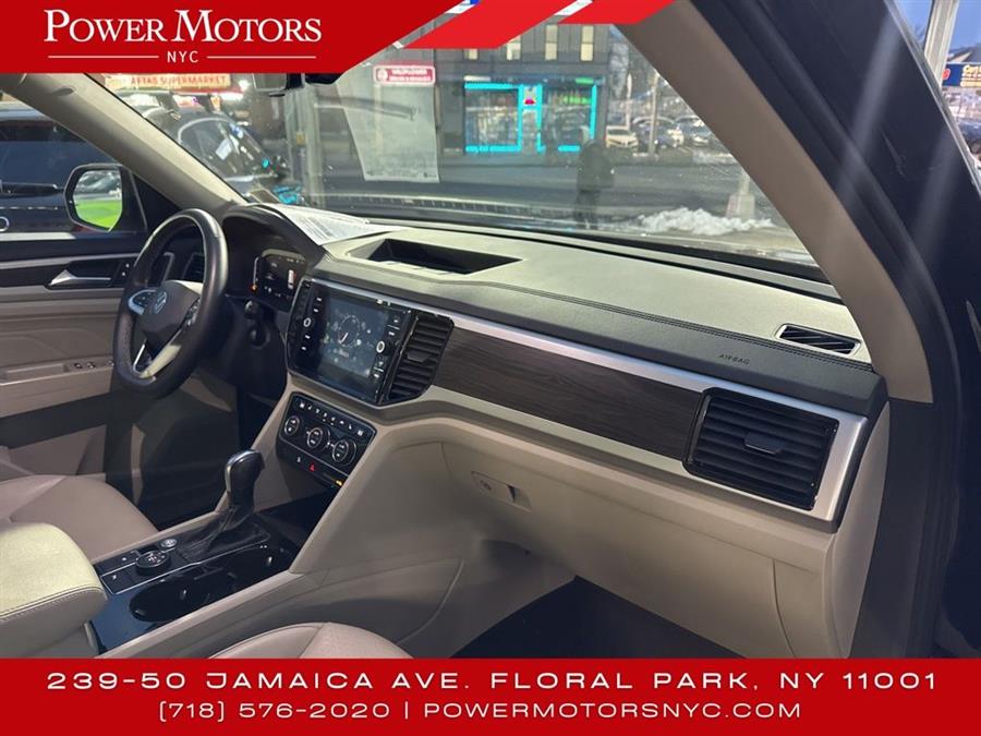 2022 Volkswagen Atlas 3.6L V6 SE w/Technology photo