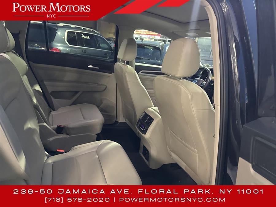 2022 Volkswagen Atlas 3.6L V6 SE w/Technology photo