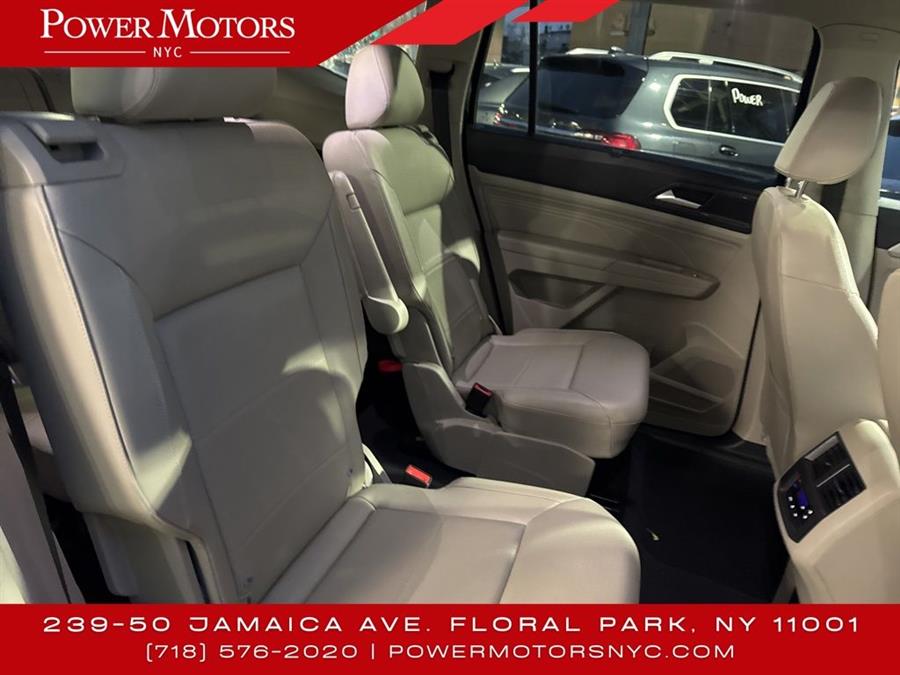 2022 Volkswagen Atlas 3.6L V6 SE w/Technology photo