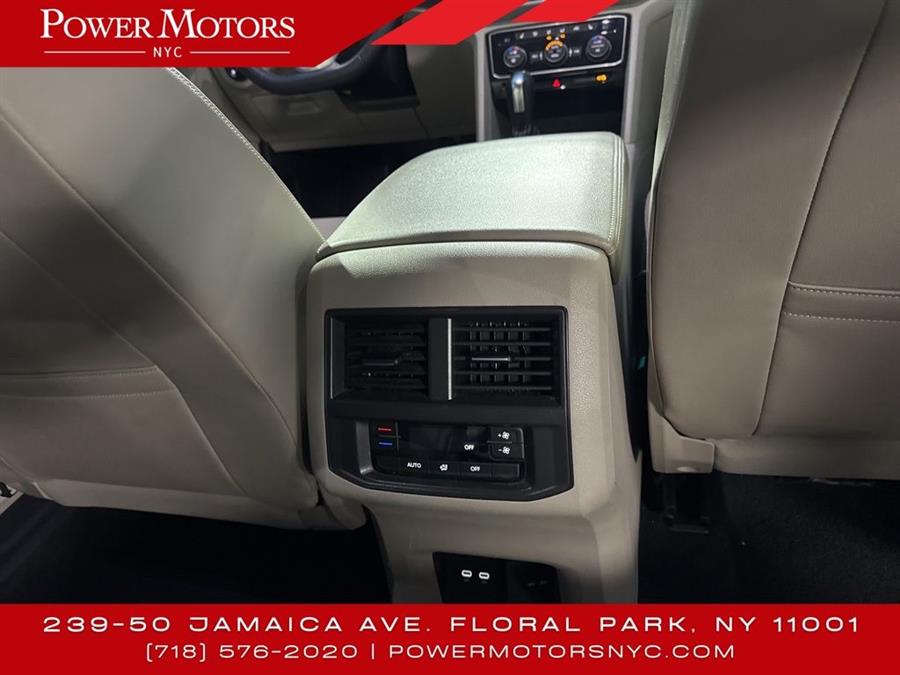2022 Volkswagen Atlas 3.6L V6 SE w/Technology photo