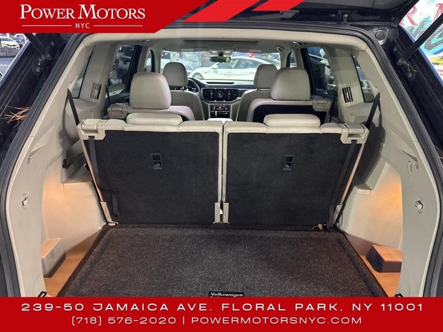 2022 Volkswagen Atlas 3.6L V6 SE w/Technology photo
