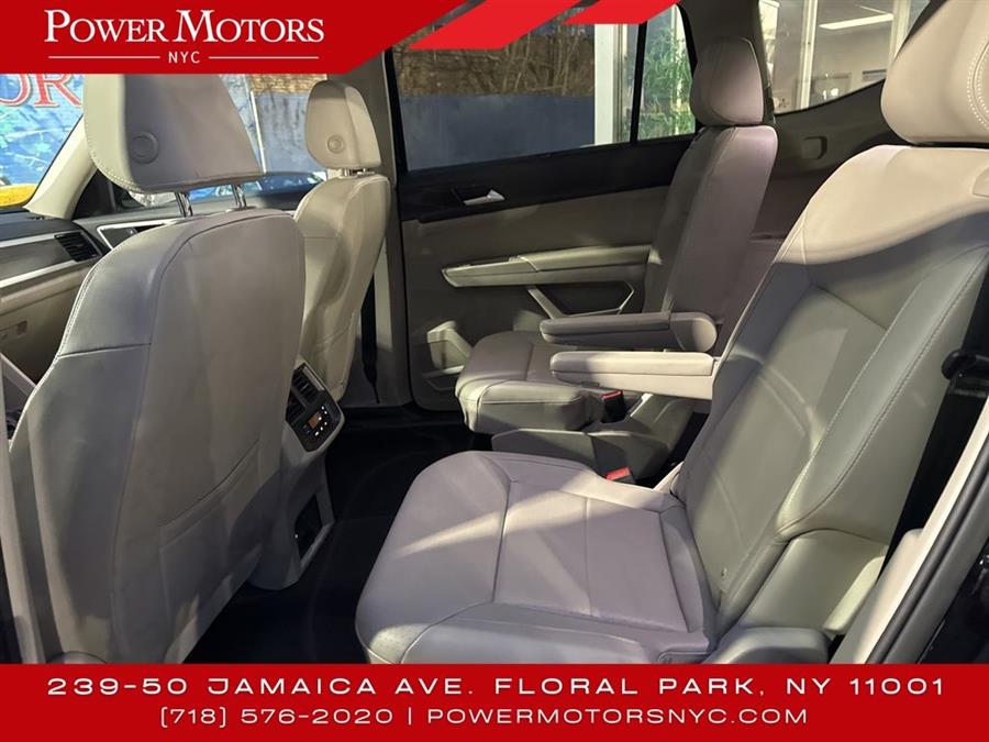 2022 Volkswagen Atlas 3.6L V6 SE w/Technology photo