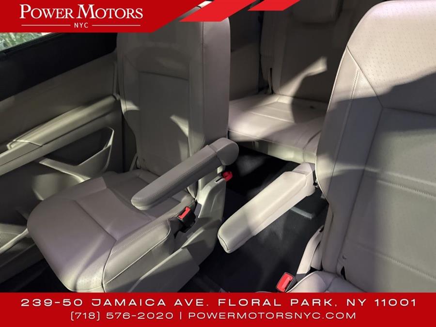 2022 Volkswagen Atlas 3.6L V6 SE w/Technology photo