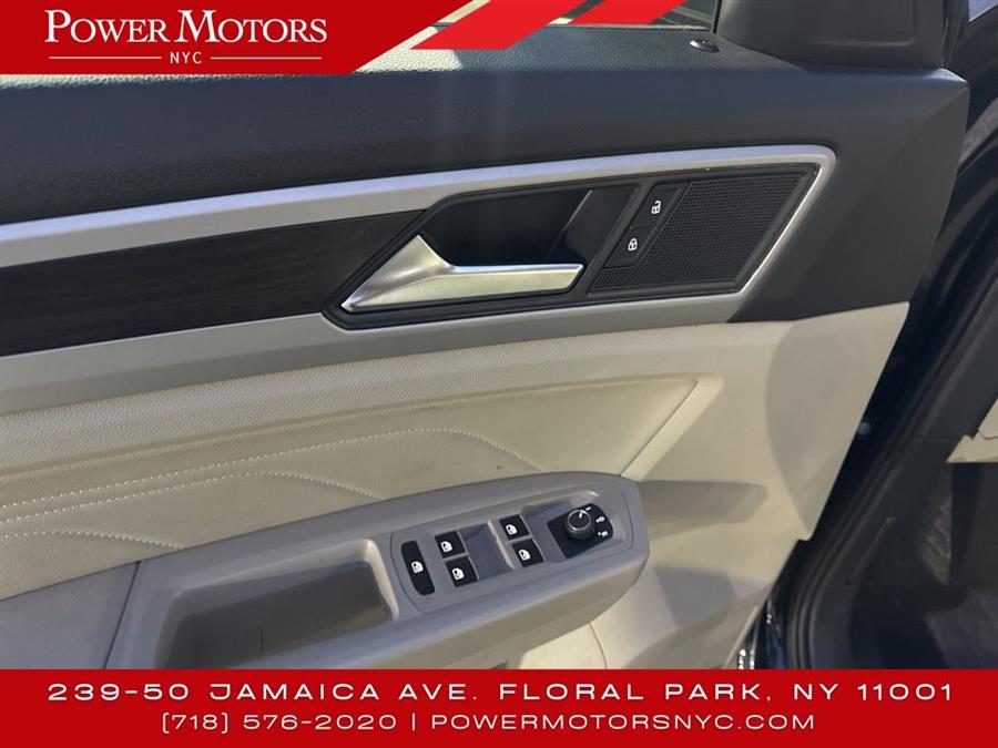 2022 Volkswagen Atlas 3.6L V6 SE w/Technology photo