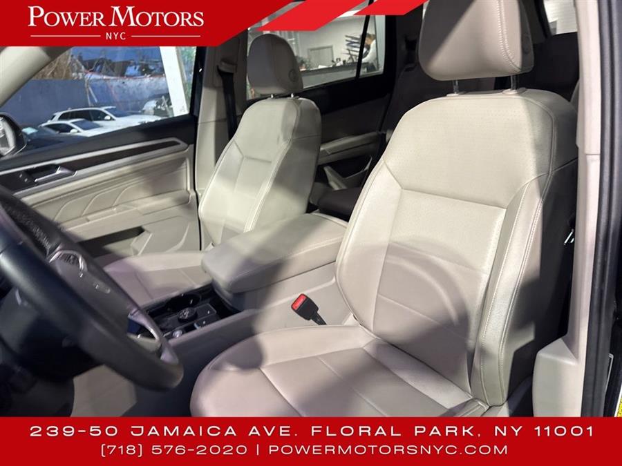 2022 Volkswagen Atlas 3.6L V6 SE w/Technology photo