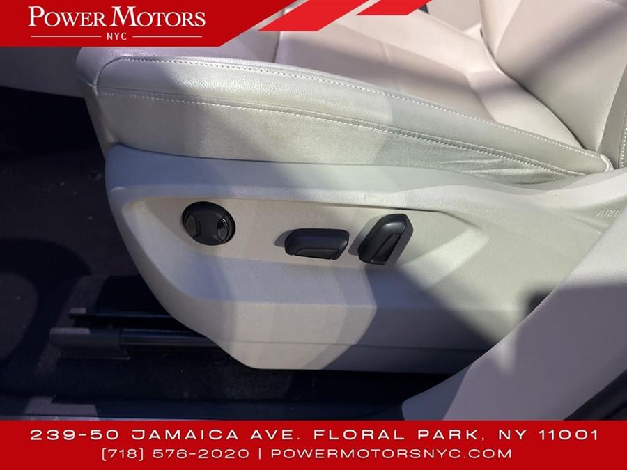 2022 Volkswagen Atlas 3.6L V6 SE w/Technology photo