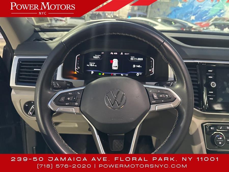2022 Volkswagen Atlas 3.6L V6 SE w/Technology photo