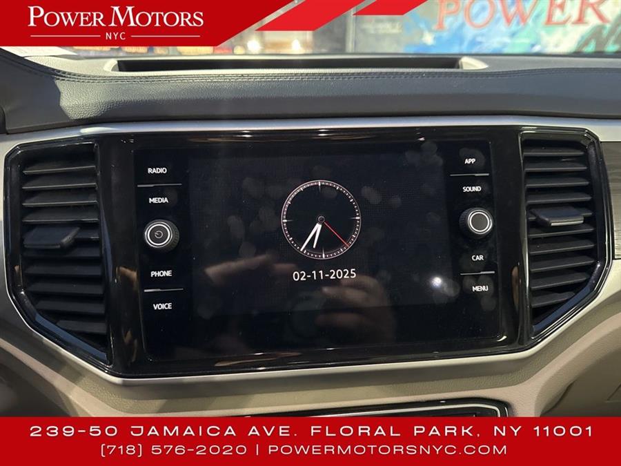 2022 Volkswagen Atlas 3.6L V6 SE w/Technology photo
