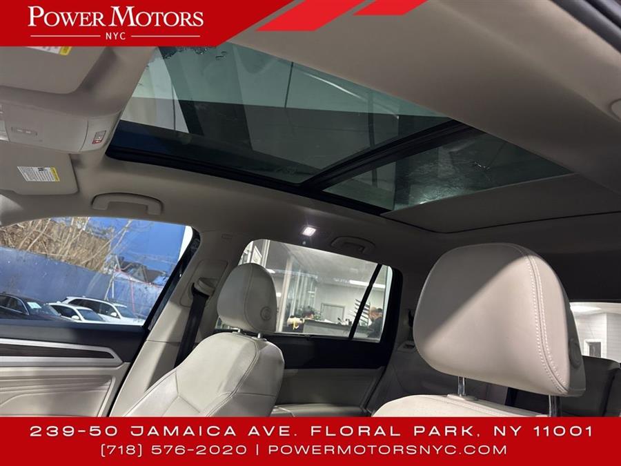 2022 Volkswagen Atlas 3.6L V6 SE w/Technology photo