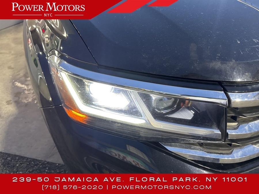 2022 Volkswagen Atlas 3.6L V6 SE w/Technology photo
