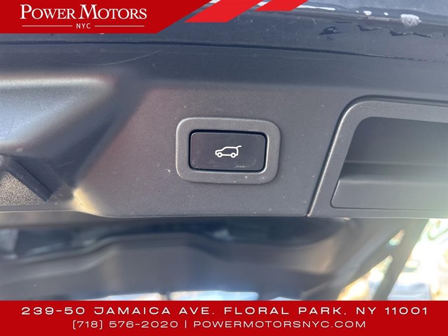 2020 Land Rover Range Rover Velar P250 R-Dynamic S photo