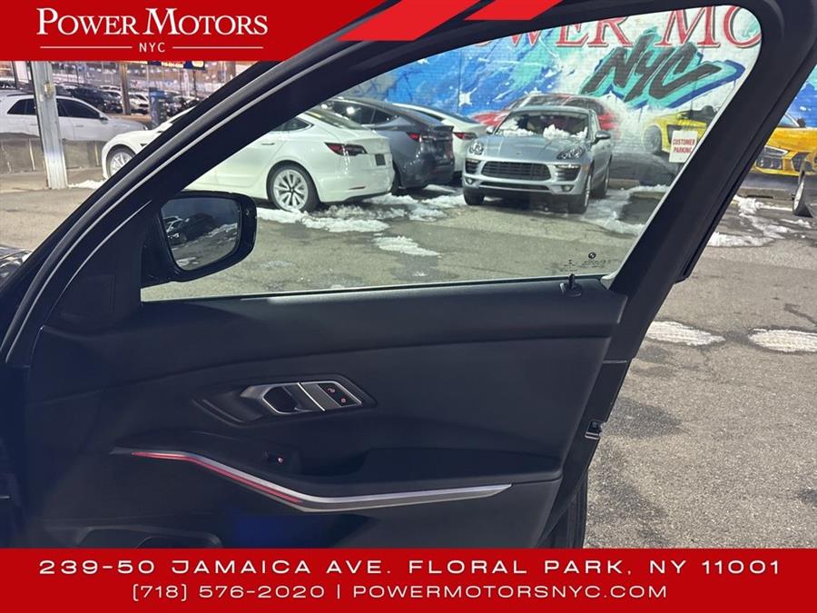 2022 BMW 3-Series 330i xDrive photo