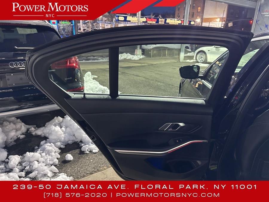2022 BMW 3-Series 330i xDrive photo