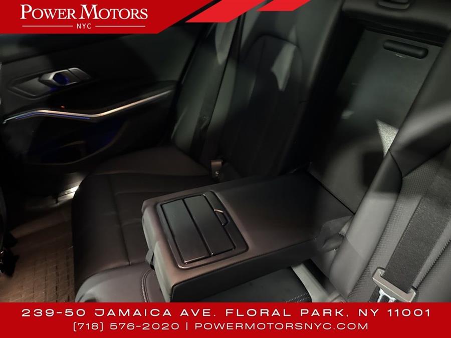 2022 BMW 3-Series 330i xDrive photo