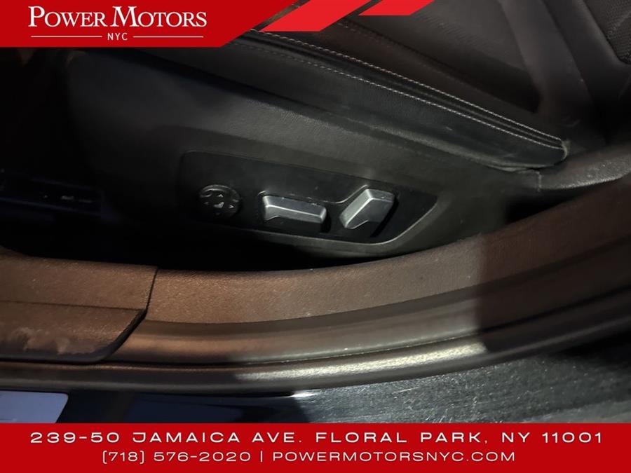 2022 BMW 3-Series 330i xDrive photo