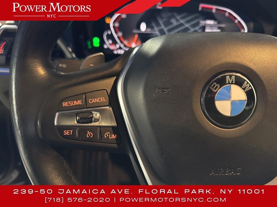 2022 BMW 3-Series 330i xDrive photo