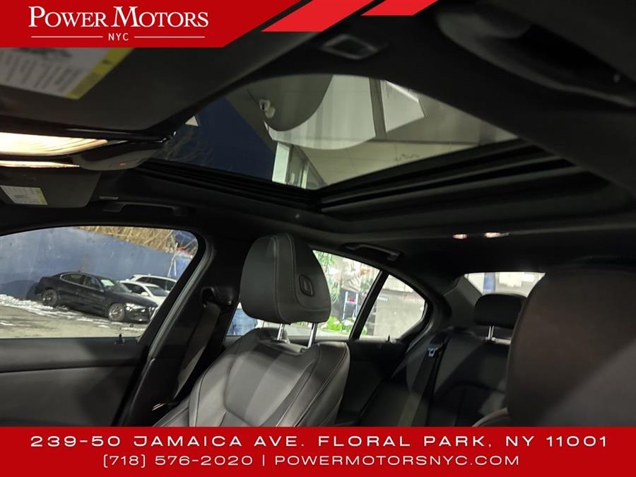 2022 BMW 3-Series 330i xDrive photo