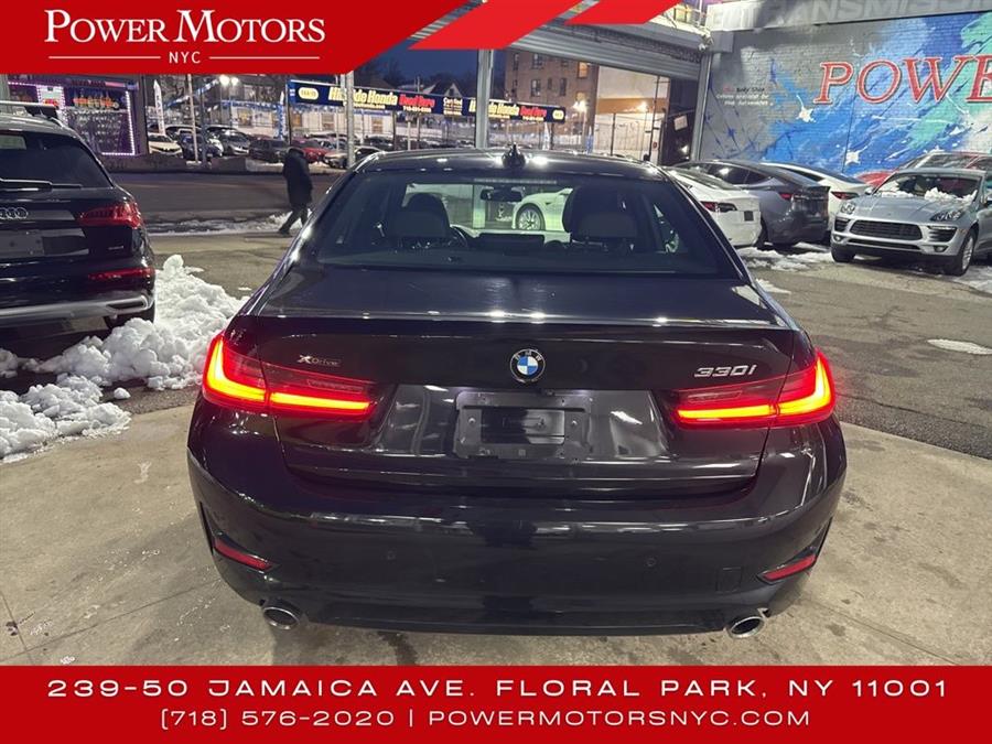 2022 BMW 3-Series 330i xDrive photo