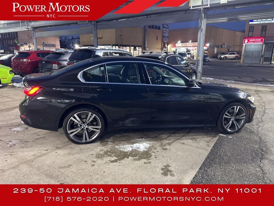 2022 BMW 3-Series 330i xDrive photo