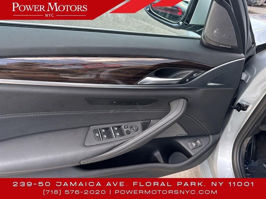 2021 BMW 5-Series 530i xDrive photo