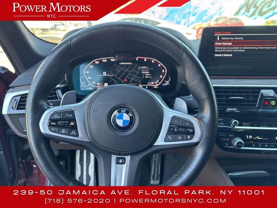 2022 BMW 5-Series M550i xDrive photo